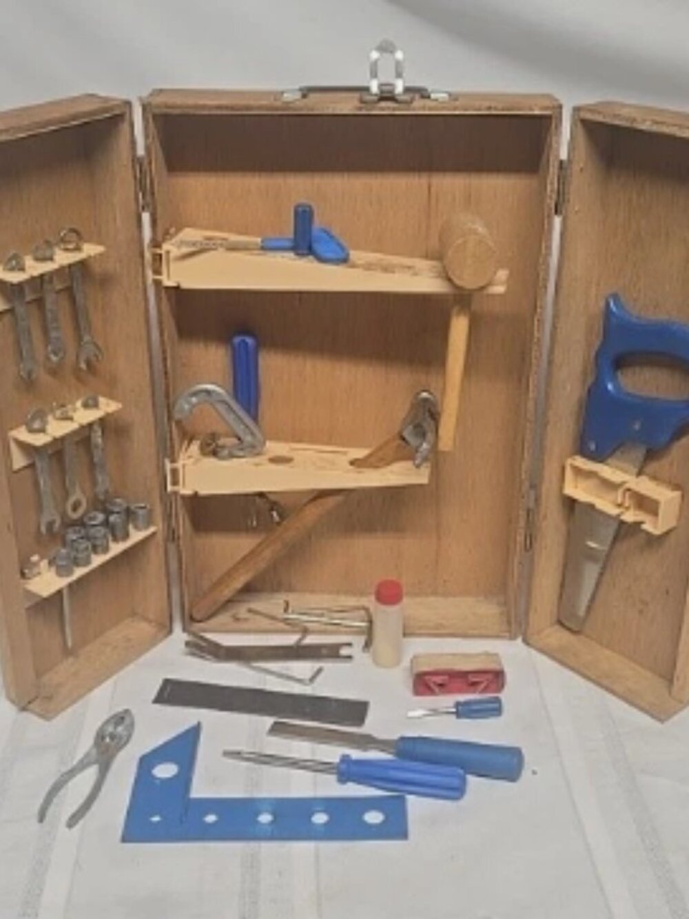 Vintage Billy Builder's Carpenter Tool Kit for Young Carpenters Teaching Set 70s